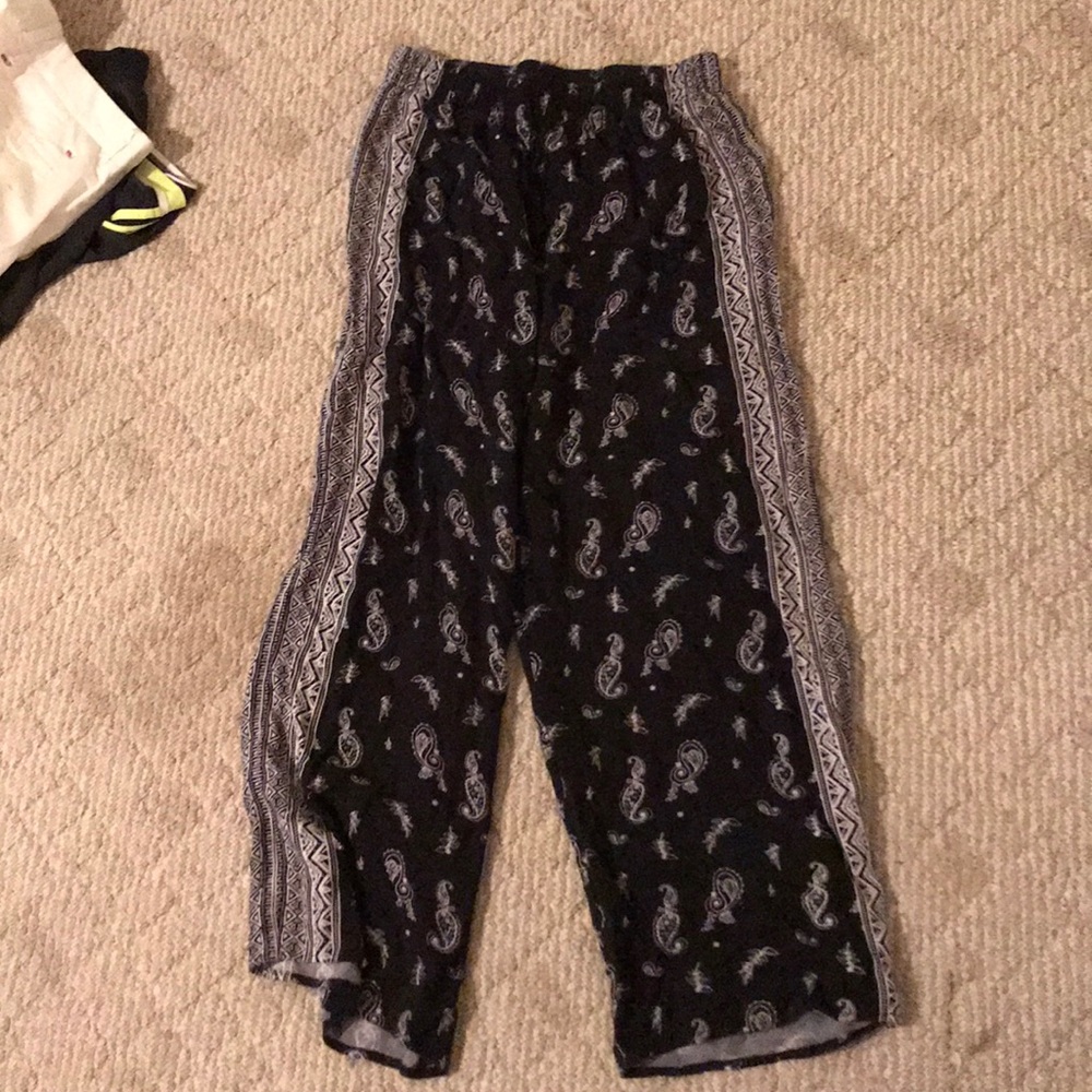 Flowing printed pants